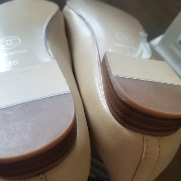 CHANEL Beige and Black Leather Cap-Toe Ballet Flats - Picture 8 of 15